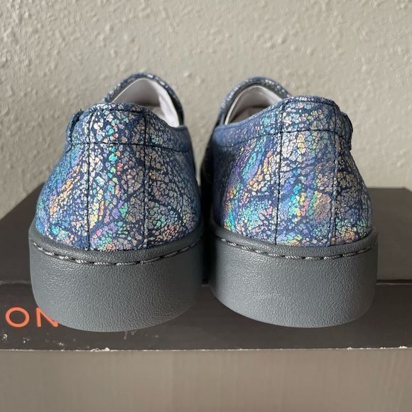 NIB Vionic Blue Metallic Avery Shoes Sizes 6, 6.5, and 7.5 - Picture 5 of 10